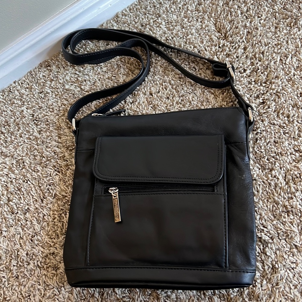Giani Bernini black shoulder bag purse with credit card compartments new
